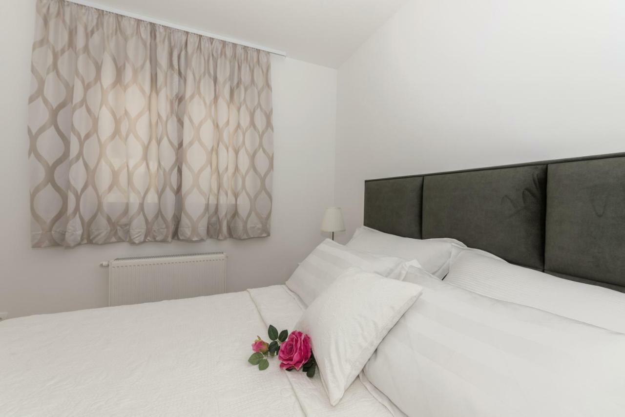 Penthouse Nikola Apartment Makarska Exterior foto